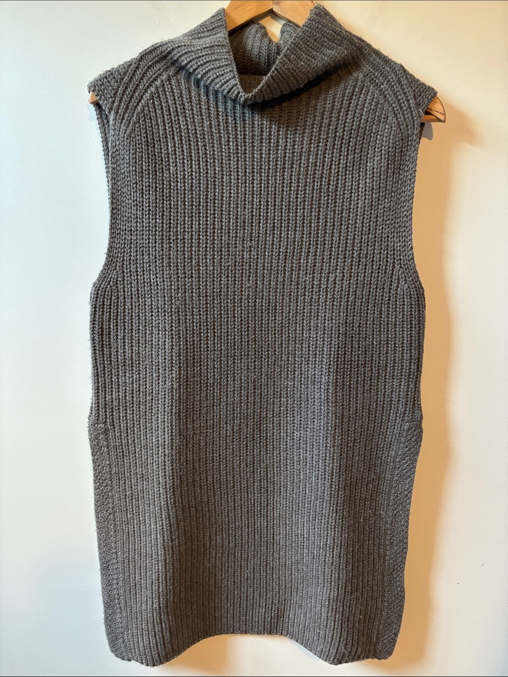 Wilfred Gray Sleeveless Ribbed Wool Turtleneck Sweater Vest